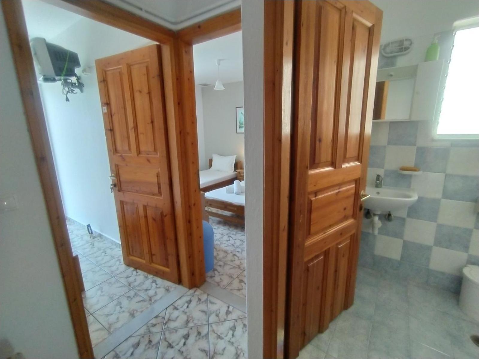 Skiathos Platis House Apartment ภายนอก รูปภาพ